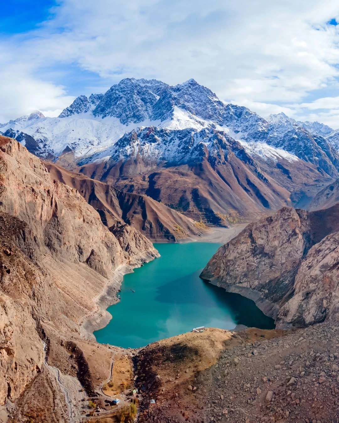 Озеро Хазорчашма на финале маршрута Семь Озер Таджикистан и Хафт Кул