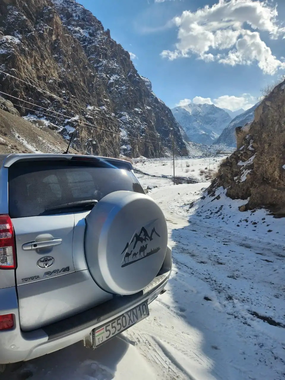 Местная команда Seven Lakes Tajikistan на маршруте Хафт Кул и Семь Озер